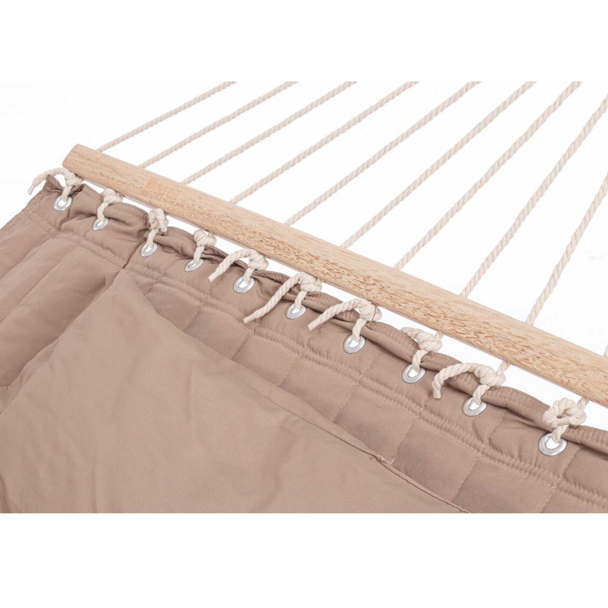 Bizzotto Hängematte Selaya Taupe – Detailansicht Holzspreize mit Ösen und Seilen