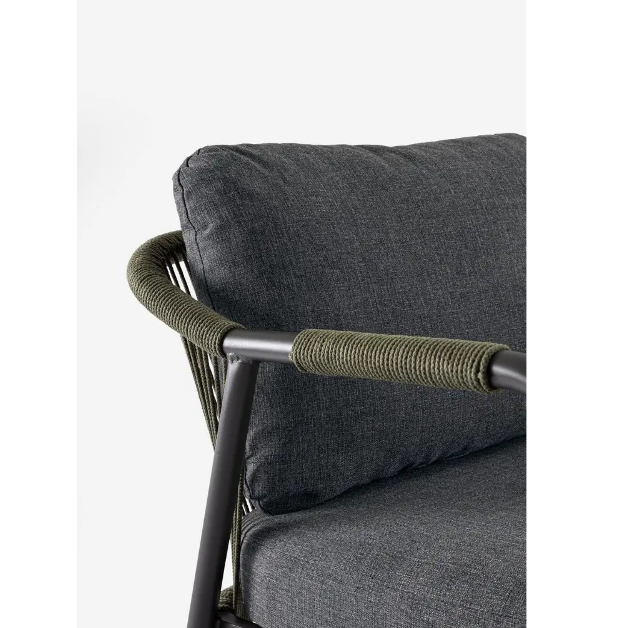 Bizzotto Gartenlounge Miravet Sessel Detailansicht Polster Dunkelgrau mit Seilgeflecht Armlehne