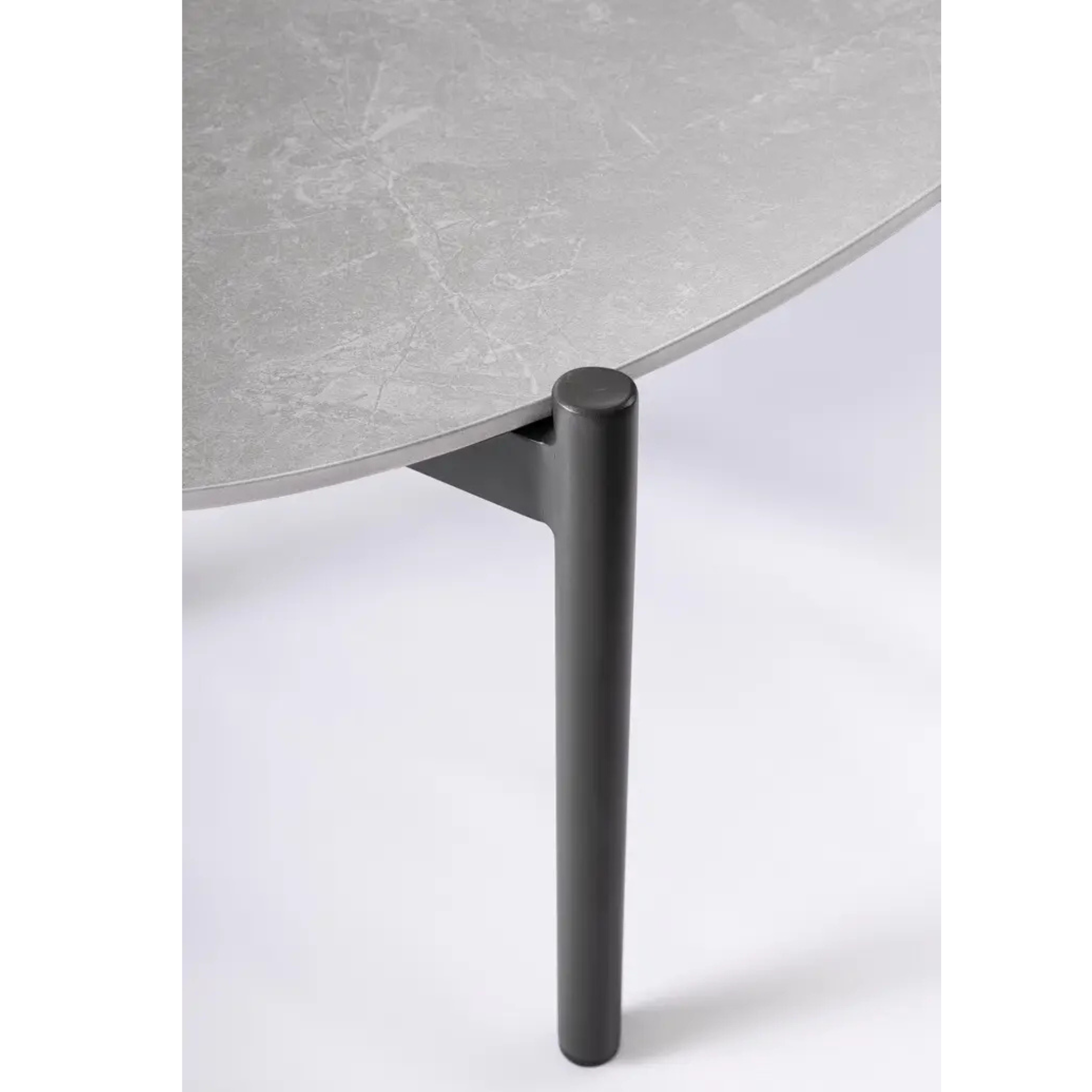 Bizzotto Gartenlounge Miravet Couchtisch Detailansicht Tischplatte Steinoptik mit Metallbeinen