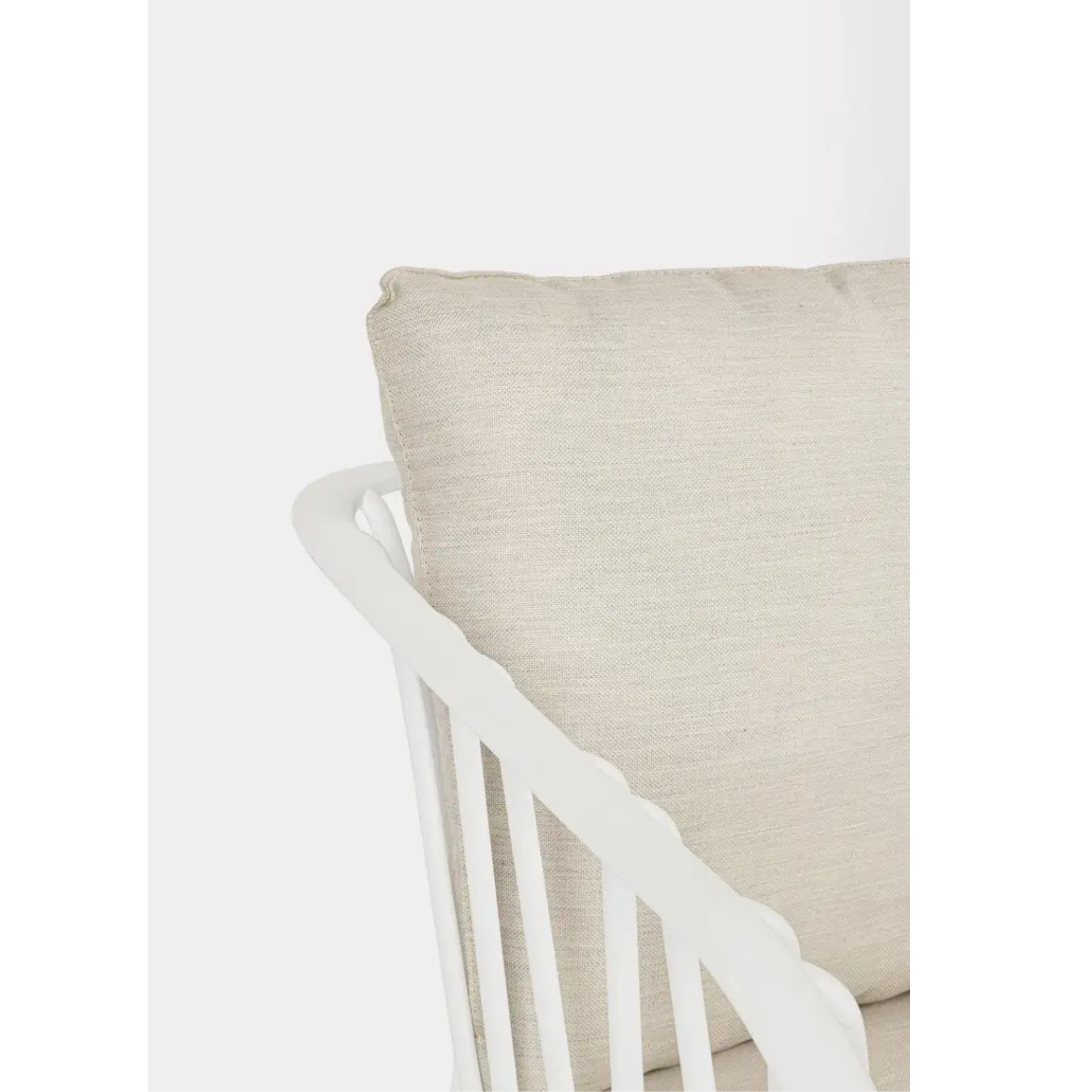 Bizzotto Lounge Nixie Salbei Weiss Nahaufnahme Sitzkissen und Sprossen-Armlehne