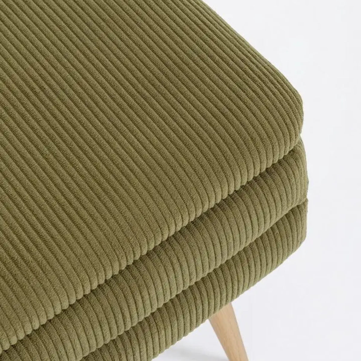 Bizzotto Sitzbank Olga in Taupe mit Rippen-Stoff und Holzbeinen, modernes Design.
