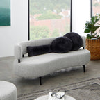 Ponsel 3-Sitzer Sofa in Grau mit schwarzen Kissen, modernes Design auf schwarzen Beinen im hellen Wohnzimmer