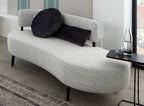 Moderne Récamière Ponsel in Hellgrau mit schwarzen Kissen und Holzbeinen – elegante Chaiselongue fürs Wohnzimmer