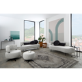 Modernes Wohnzimmer mit grauem Drehhocker Ponsel, Sofa und Daybed in hellem Bouclé-Stoff