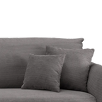 Polstergruppe Vanilla in Grau – Detailansicht Cord-Sofa mit dekorativen Kissen