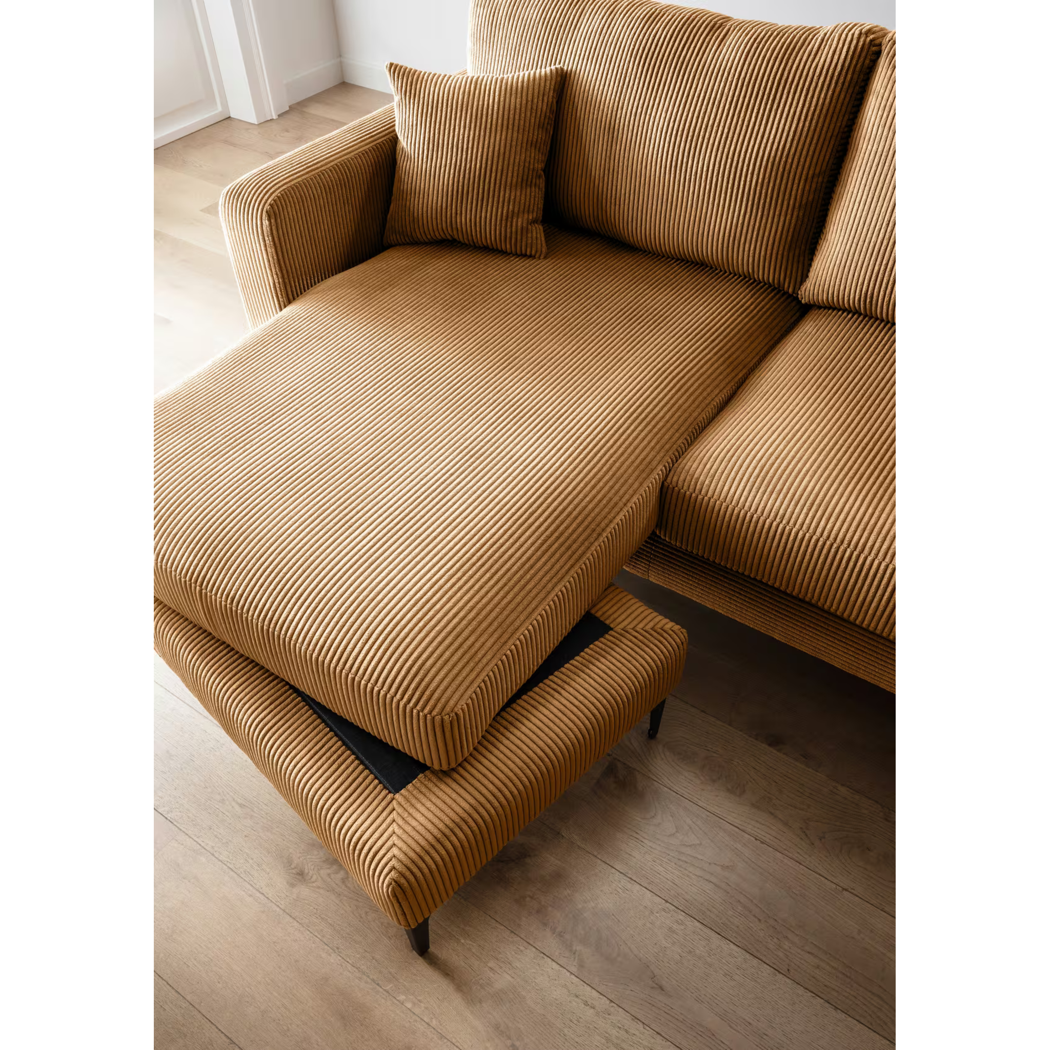 Canapé d'angle Eliza en velours côtelé doré