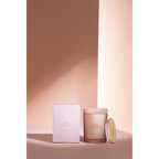 Jolipa Duftkerze Rose Réveuse in rosa Glasgefäß mit goldenem Deckel und Verpackungsbox