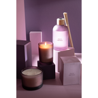 Jolipa Duftkerzen-Set "Figue Frivole" mit Raumduft-Diffuser, brennender Kerze und Geschenkbox in Lila