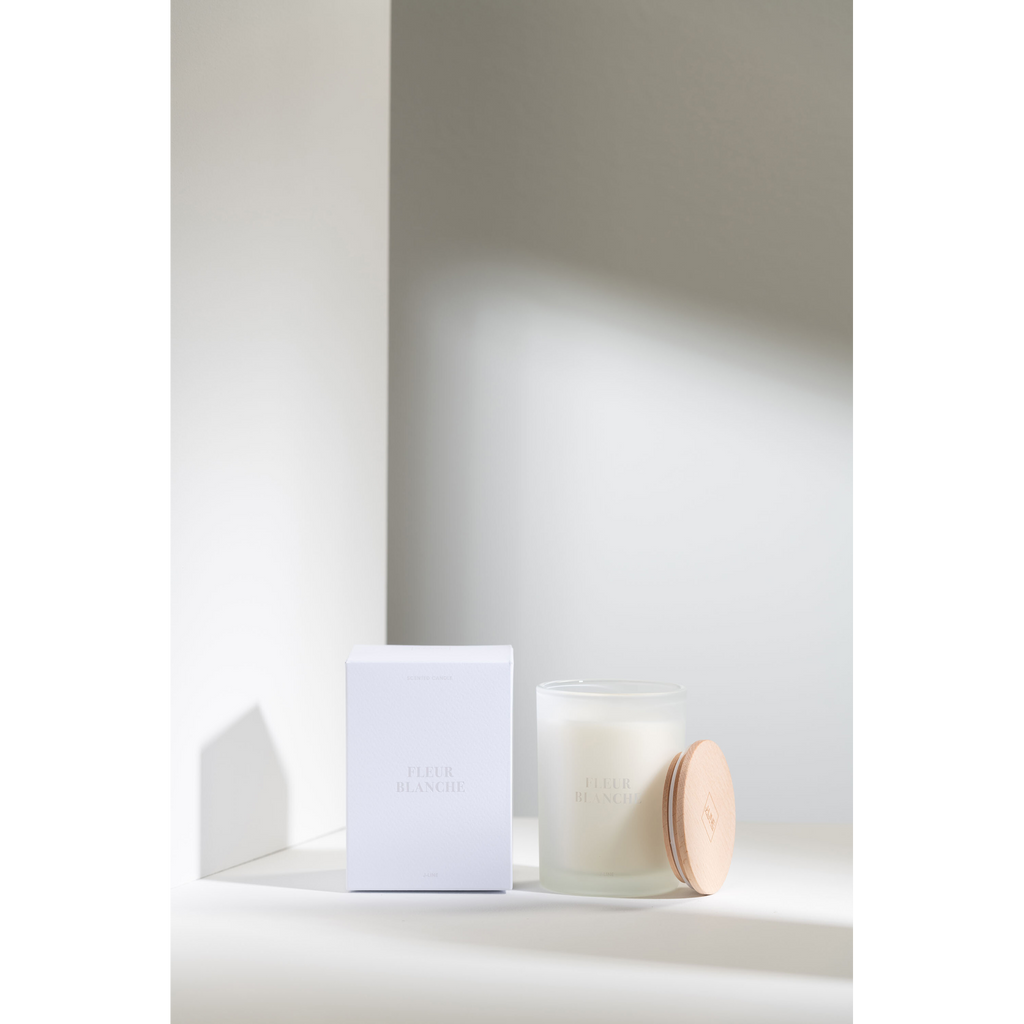 Bougie parfumée Fleur Blanche, 38 heures, 12,5 cm