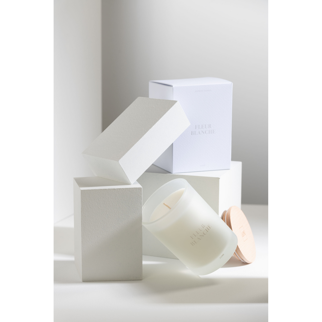 Bougie parfumée Fleur Blanche, 38 heures, 12,5 cm