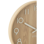 Jolipa Wanduhr aus hellem MDF-Holz mit cremefarbenen Ziffern und Zeigern, modernes Scandinavian Design