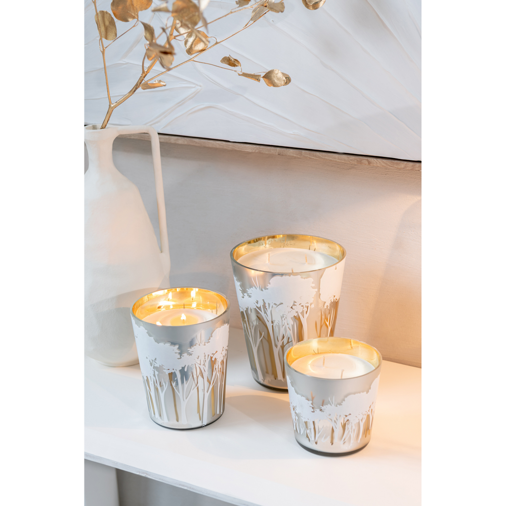 Bougie parfumée Noa Forest, blanc/or, grand format 20 cm