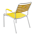Aluminium Gartenstuhl mit gelben Lamellen, modernes Design, stapelbar, wetterfest für Terrasse und Balkon