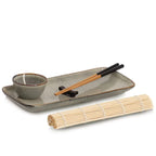 Sushi-Set aus Keramik mit Schale, Stäbchen und Bambusmatte
