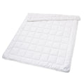 Sleepline Microfil Outlast Duvet Medium – weisse Steppdecke mit Karomuster, flach ausgebreitet