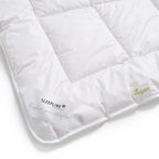 Sleepline Kapok Duvet Primo in Weiss mit veganer Füllung und Kassettensteppung, Nahaufnahme der Ecke
