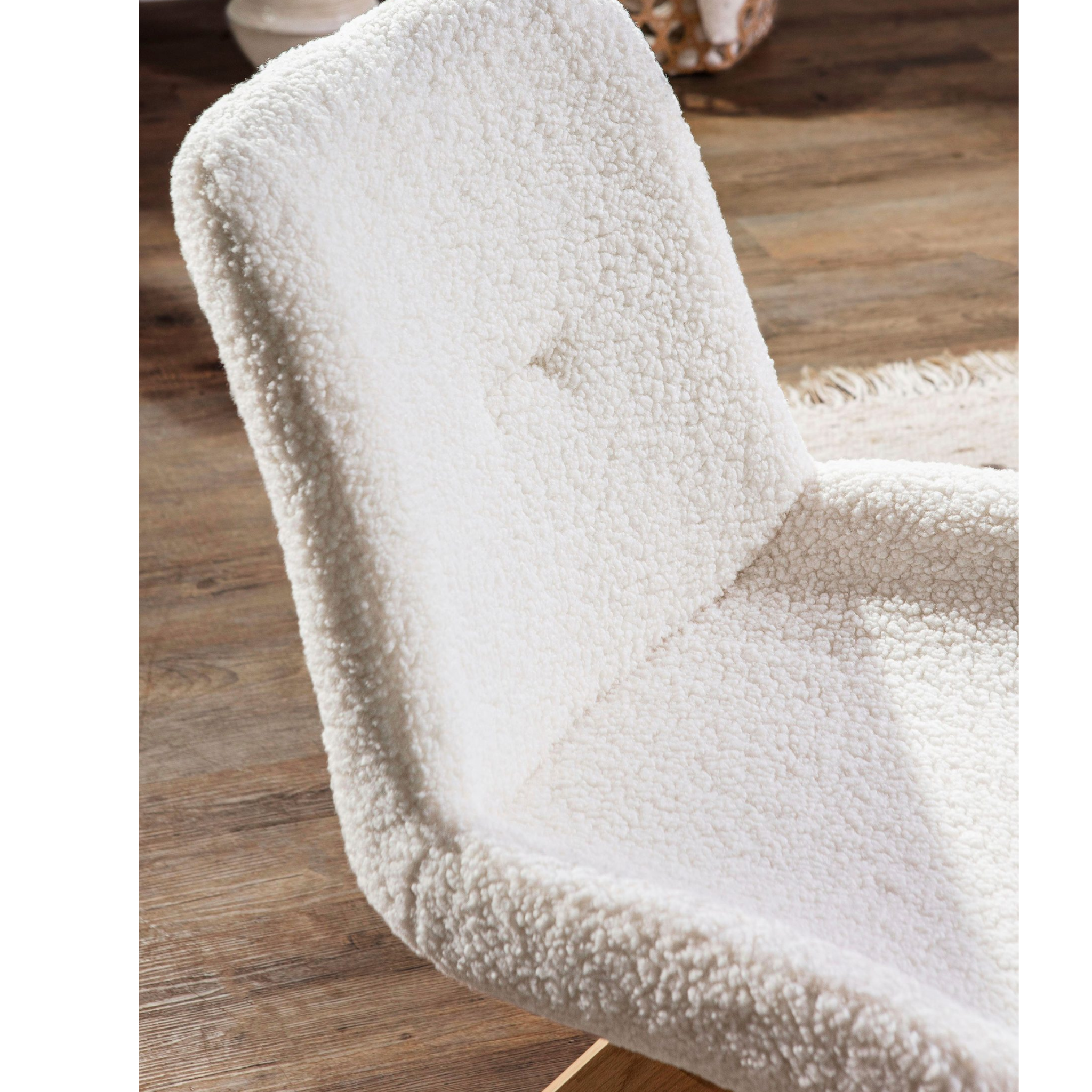 Gutmann Wolly Stuhl in Creme - Moderner Polsterstuhl mit flauschigem Boucle-Bezug