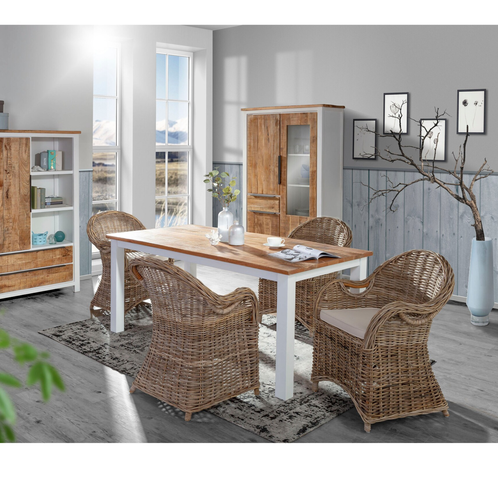 Esszimmer mit Rattanstühlen und Holztisch - modernes Design von Gutmann Möbel