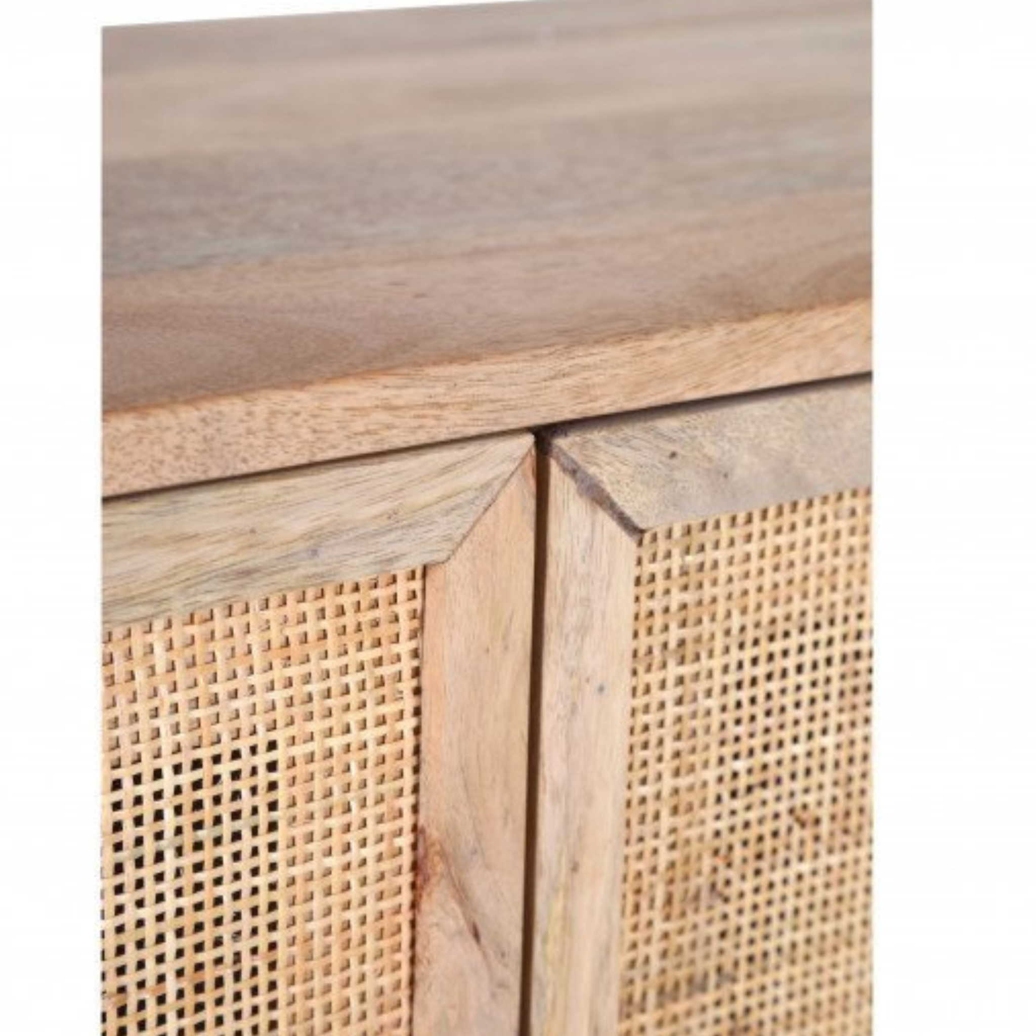 Gutmann Sideboard Liam 3-türig mit Rattanfüllung und Holzoberfläche, elegantes Design für modernes Wohnen.