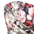 Gutmann Sessel Tiptoe mit Blumenmuster in Rot, Rosa und Grau auf dunklem Hintergrund – Detailansicht
