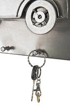 HAKU Möbel Wandgarderobe aus Metall Motiv Auto in Anthrazit
