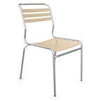 Schaffner Lätti-Stuhl Säntis in Pastellbraun mit Aluminium-Gestell und Holzlattung, moderner Gartenstuhl.