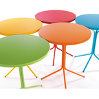Bunte Designertische von Schaffner: Moderne Outdoor-Möbel in Türkis, Orange, Grün und Rosa.