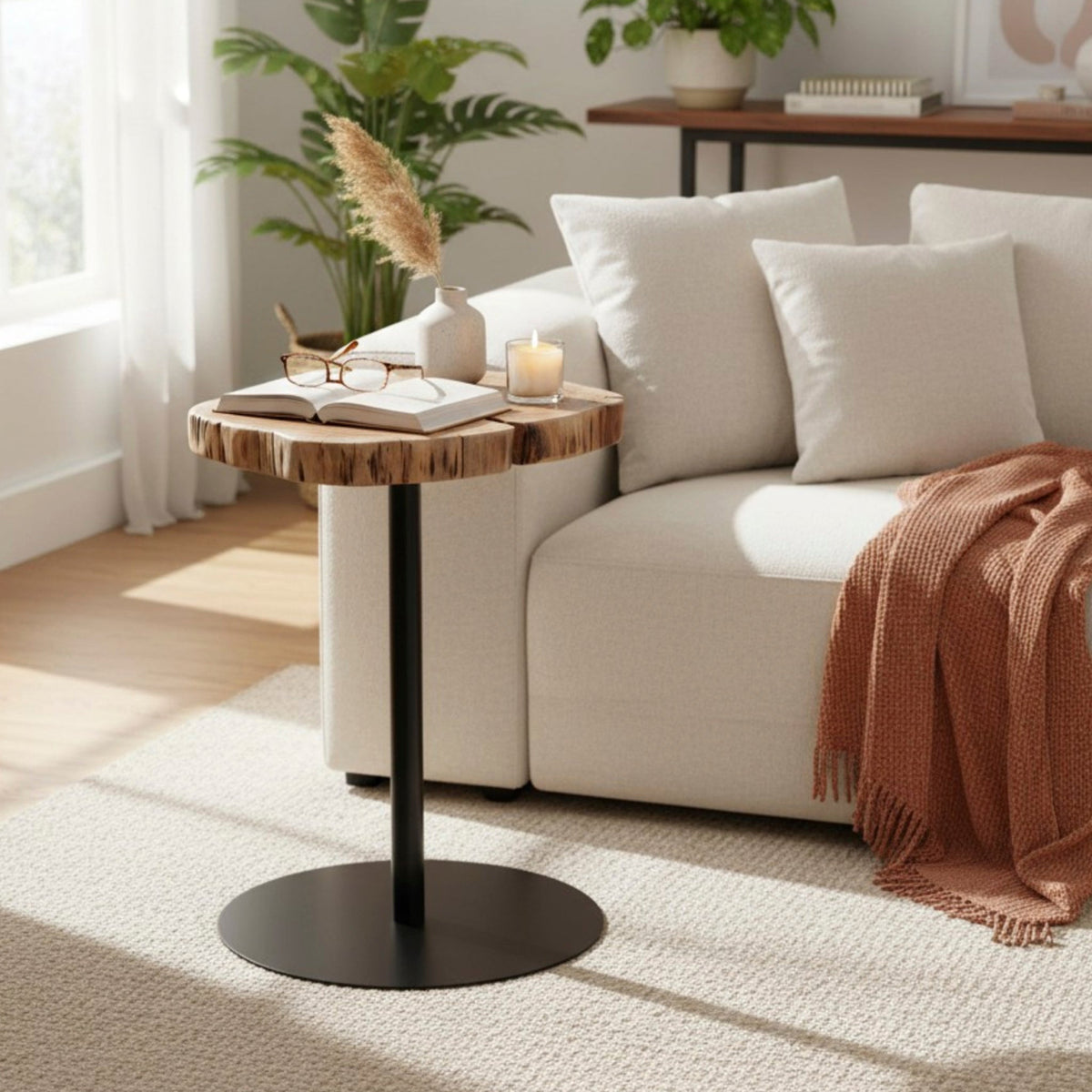 HAKU Möbel Beistelltisch aus Massivholz Baumkante in Braun, Ø 40 cm, H 50 cm