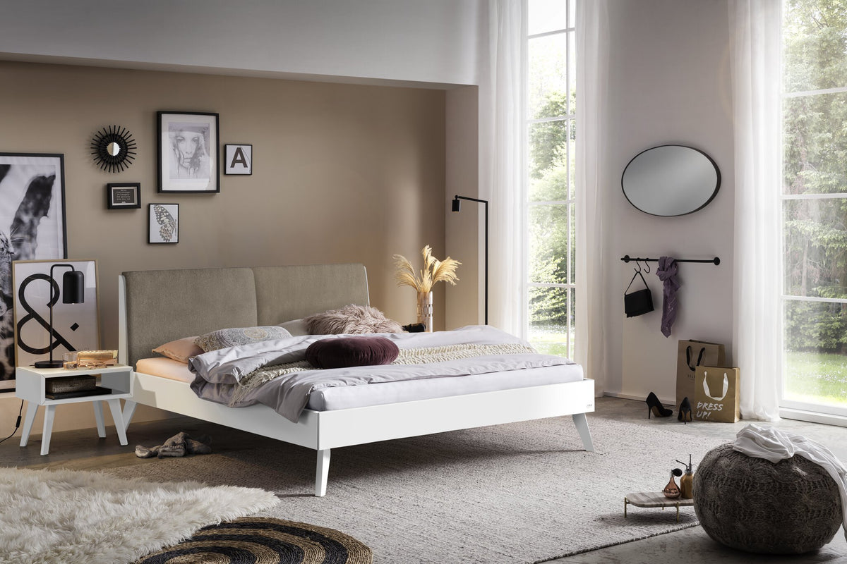 Hasena Simone Bett mit Polsterkopfteil – 140 x 200 cm, Fusshöhe 25 cm, MDF weiss deckend, lackiert, Pace grey
