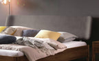 Hasena Pienza Bett mit Polsterkopfteil – 160 x 200 cm, 20 cm, Wildeiche natur, geölt