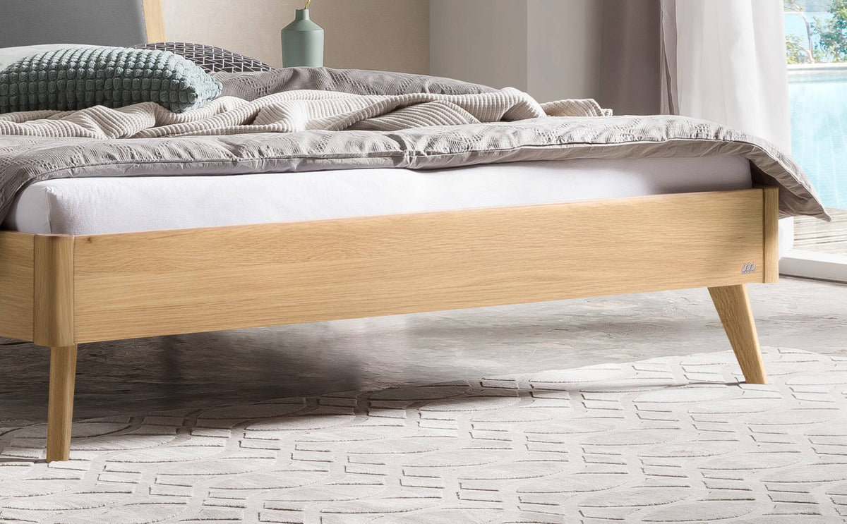 Hasena Mareto Massivholzbett mit Polsterkopfteil – 160 x 200 cm, Fusshöhe 20 cm, Eiche bright, geölt, 841-Pace grey