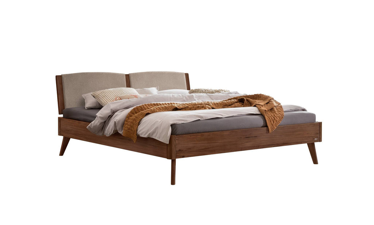 Hasena Fabro Bett mit Polsterkopfteil – 140 x 200 cm, Fusshöhe 20 cm, Nussbaum, geölt, 842-Pace sand