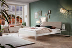 Hasena Sestola Bett mit Polsterkopfteil – 140 x 200 cm, Fusshöhe 25 cm, MDF weiss deckend, lackiert, 842-Pace sand