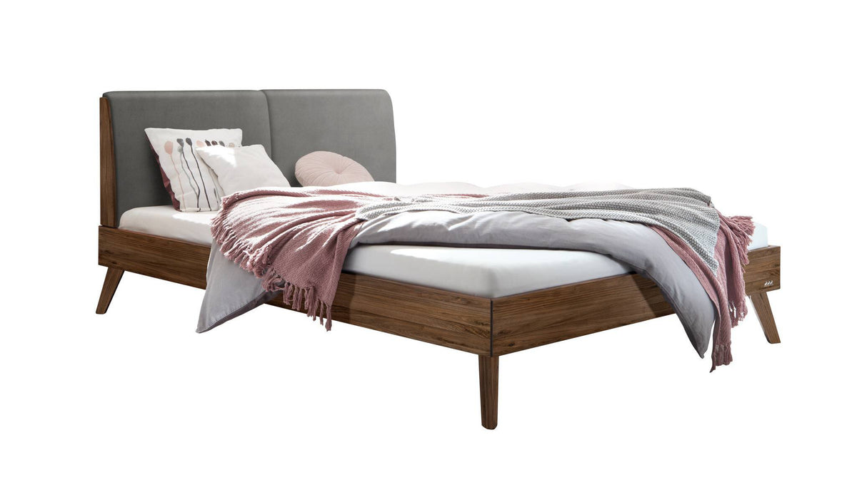 Hasena Simone Bett mit Polsterkopfteil – 140 x 200 cm, Fusshöhe 20 cm, Nussbaum, geölt, Monet steel