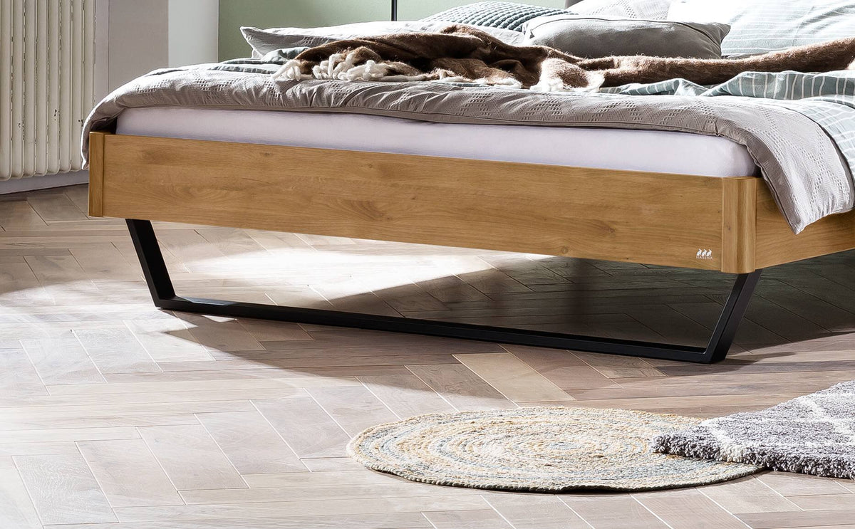 Hasena Montieri Massivholzbett mit Polsterkopfteil – 160 x 200 cm, Fusshöhe 25 cm, Wildbuche natur, geölt, 841-Pace grey