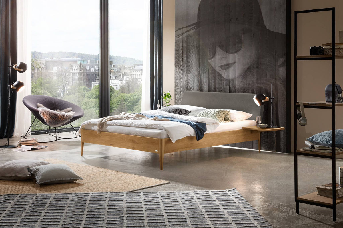 Hasena Fanano Bett mit Polsterkopfteil – 140 x 200 cm, 25 cm, Wildeiche natur, geölt
