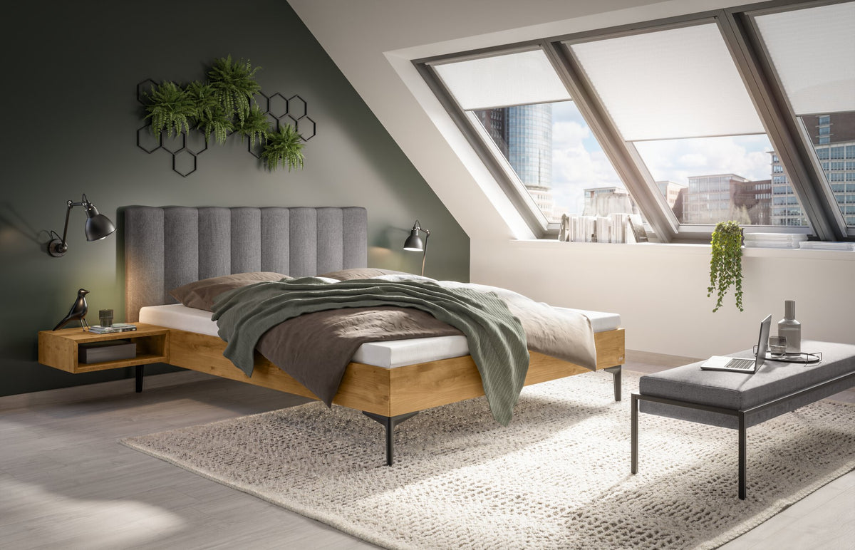 Hasena Donata Massivholzbett mit Polsterkopfteil – 140 x 200 cm, Fusshöhe 25 cm, Wildeiche natur, geölt, Pace light grey