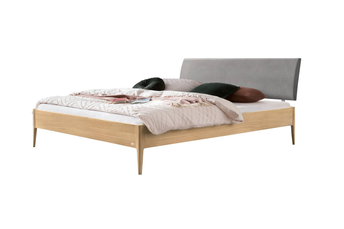 Hasena Sestola Bett mit Polsterkopfteil – 140 x 200 cm, Fusshöhe 20 cm, Eiche bright, geölt, 840-Pace light grey