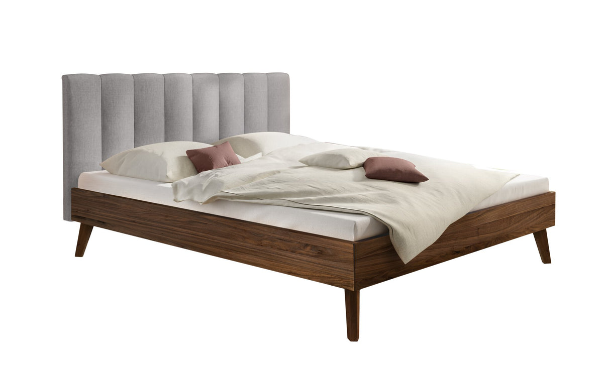 Hasena Taliana Massivholzbett mit Polsterkopfteil – 140 x 200 cm, Fusshöhe 20 cm, Nussbaum, geölt, Pace light grey