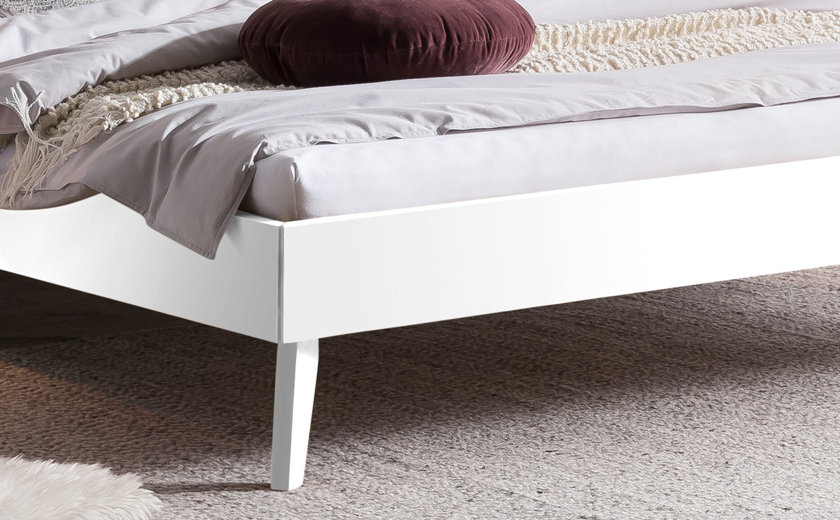 Hasena Simone Bett mit Polsterkopfteil – 160 x 200 cm, Fusshöhe 20 cm, MDF weiss deckend, lackiert, Monet steel