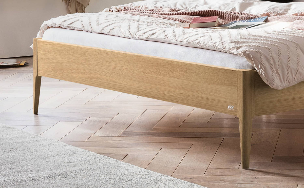 Hasena Sestola Bett mit Polsterkopfteil – 160 x 200 cm, Fusshöhe 20 cm, Wildbuche natur, geölt, 840-Pace light grey