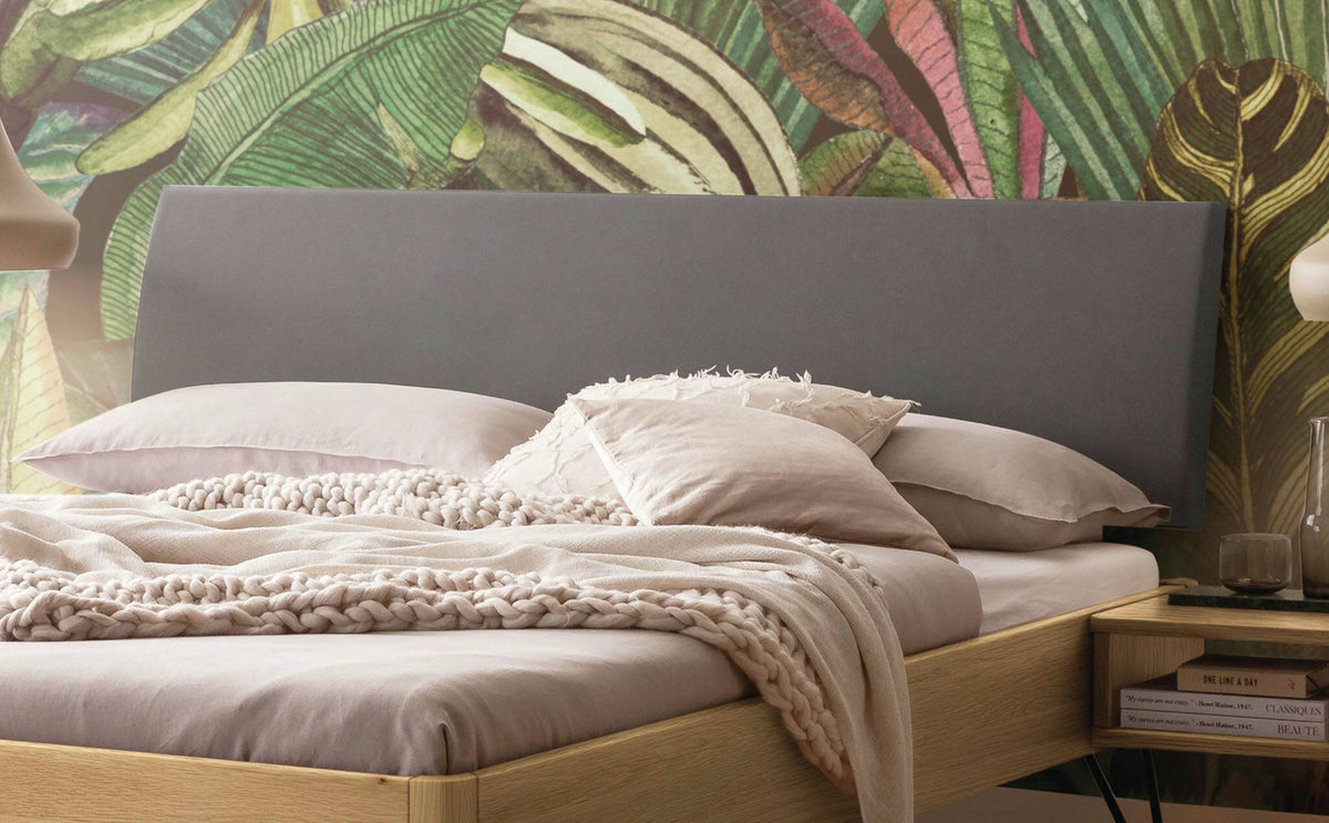 Hasena Lugano Massivholzbett mit Polsterkopfteil – 180 x 200 cm, Eiche bright, geölt, 835-Monet steel