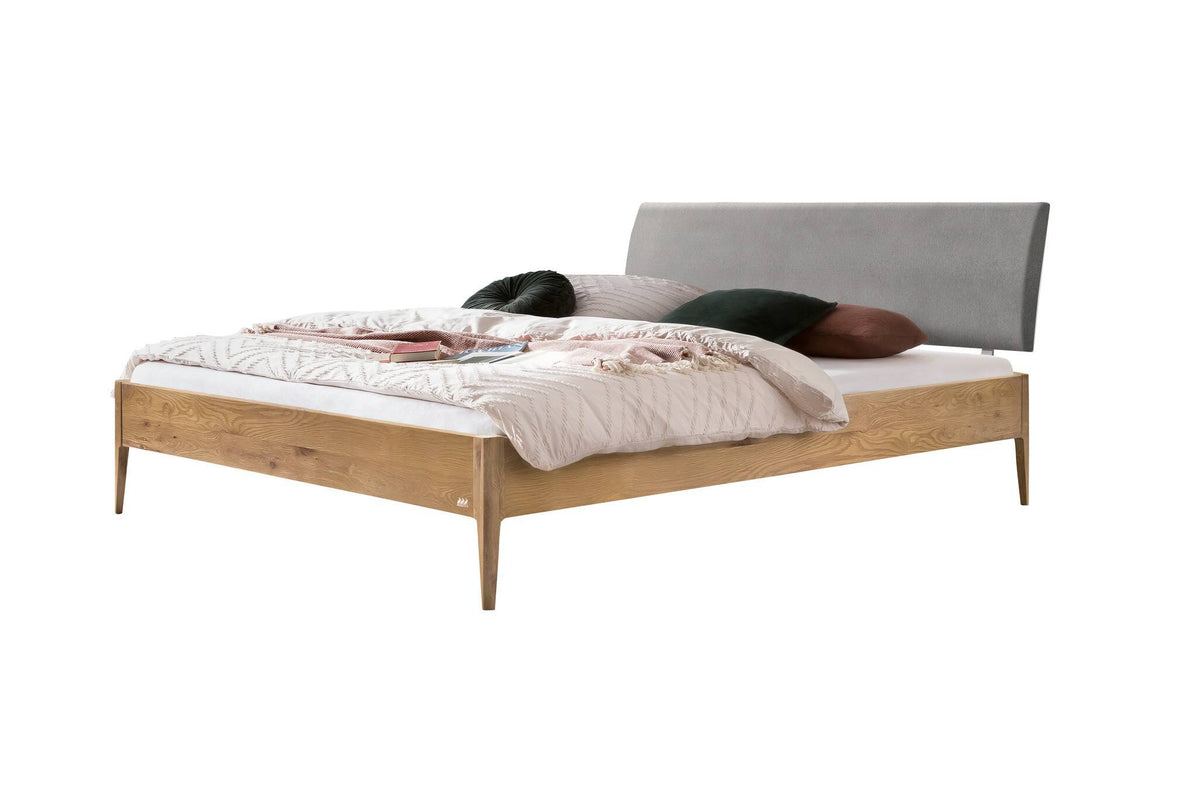 Hasena Sestola Bett mit Polsterkopfteil – 140 x 200 cm, Fusshöhe 20 cm, Wildeiche natur, geölt, 840-Pace light grey