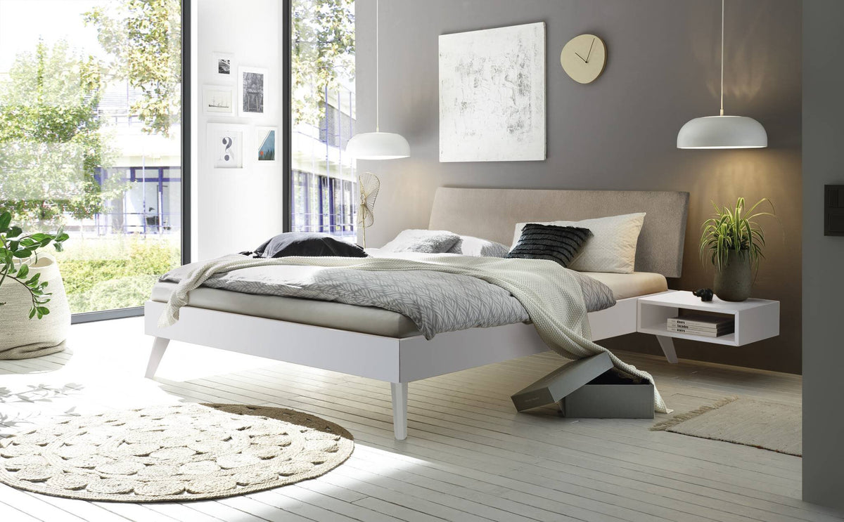 Hasena Pesaro Bett mit Polsterkopfteil – 90 x 200 cm, Fusshöhe 25 cm, MDF weiss deckend, lackiert, Pace sand
