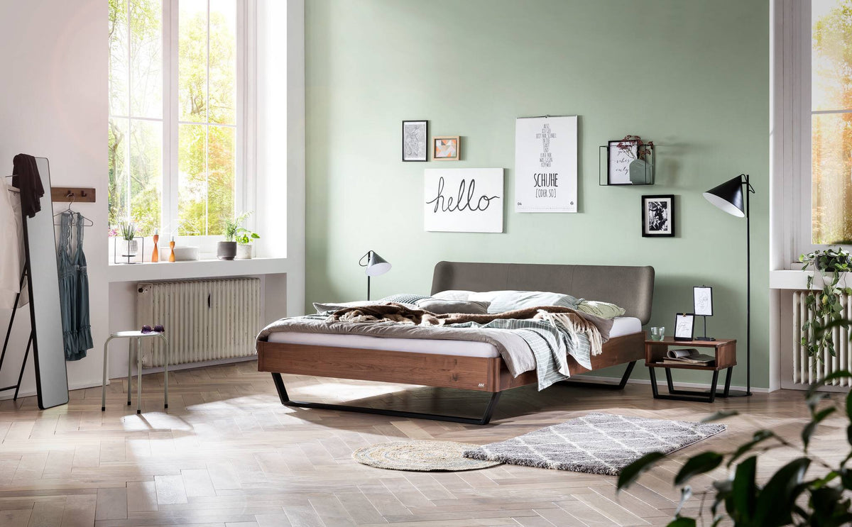Hasena Montieri Massivholzbett mit Polsterkopfteil – 140 x 200 cm, Fusshöhe 25 cm, Nussbaum, geölt, 841-Pace grey