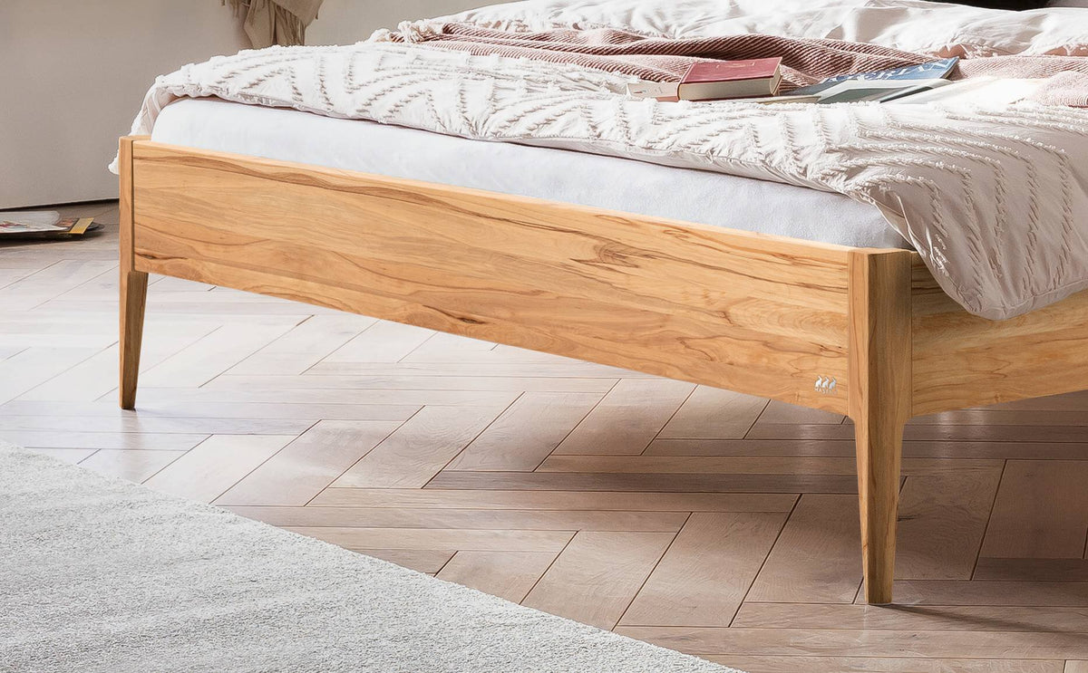 Hasena Sestola Bett mit Polsterkopfteil – 160 x 200 cm, Fusshöhe 20 cm, Wildeiche natur, geölt, 842-Pace sand