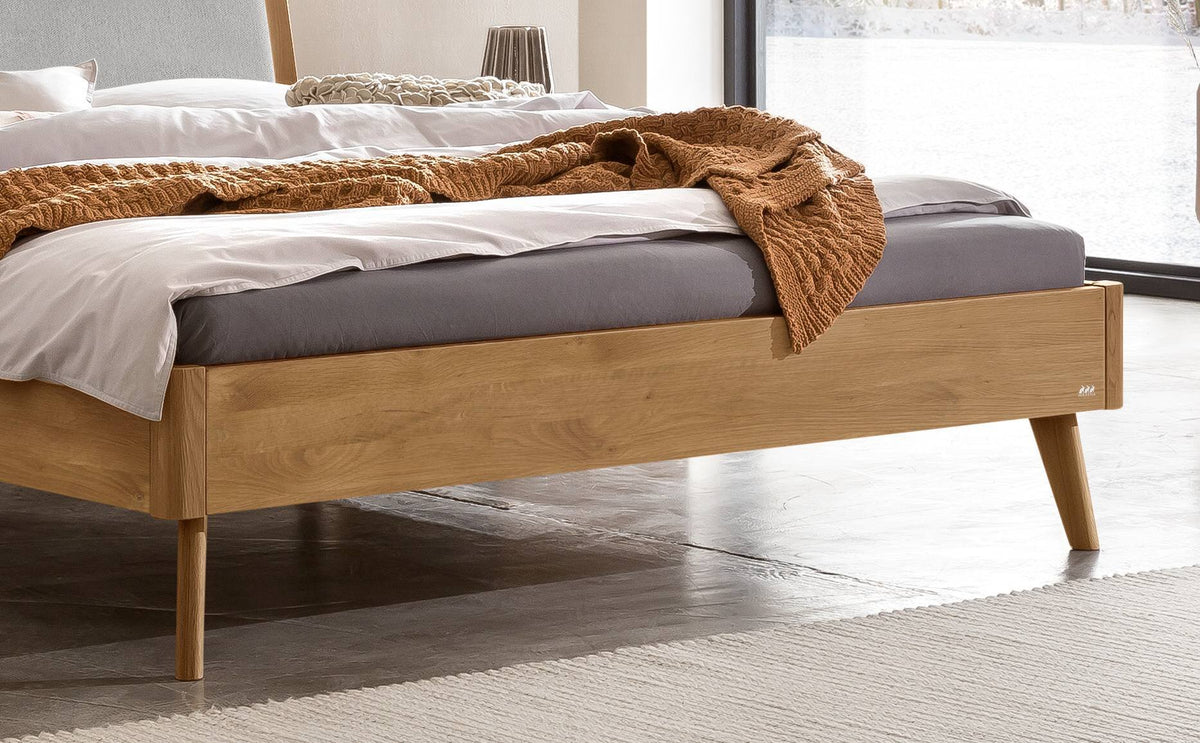Hasena Fabro Bett mit Polsterkopfteil – 180 x 200 cm, Fusshöhe 20 cm, Eiche bright, geölt, 840-Pace light grey