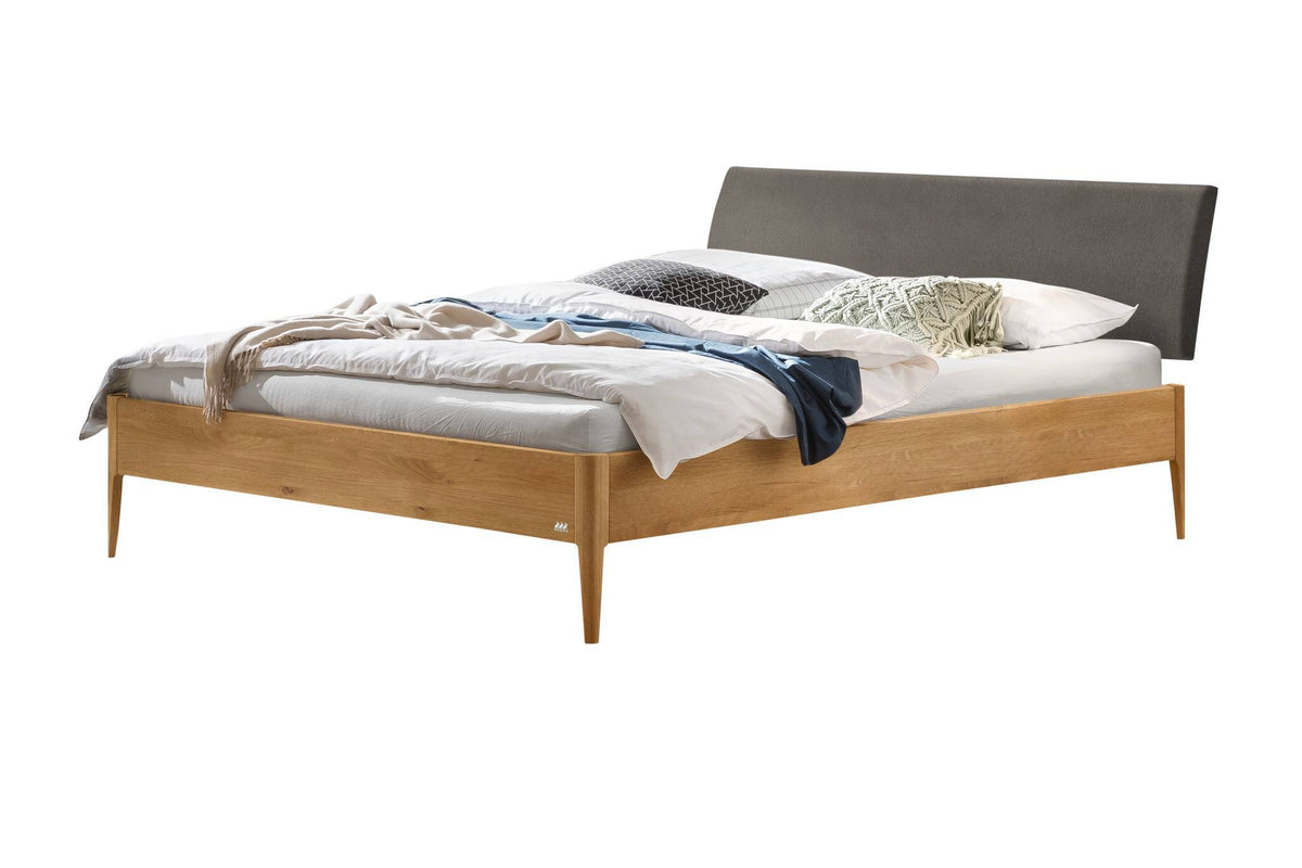 Hasena Fanano Bett mit Polsterkopfteil – 140 x 200 cm, 20 cm, Wildeiche natur, geölt