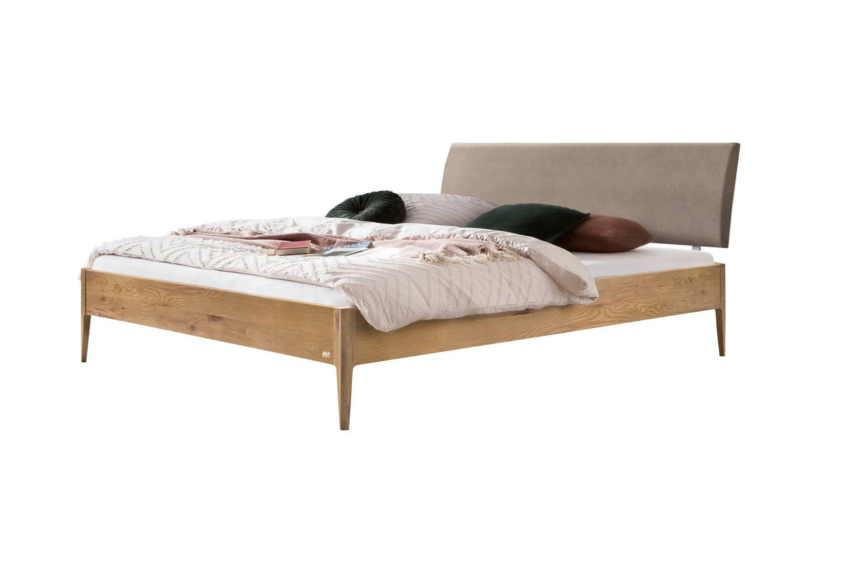 Hasena Sestola Bett mit Polsterkopfteil – 140 x 200 cm, Fusshöhe 20 cm, Wildeiche natur, geölt, 842-Pace sand
