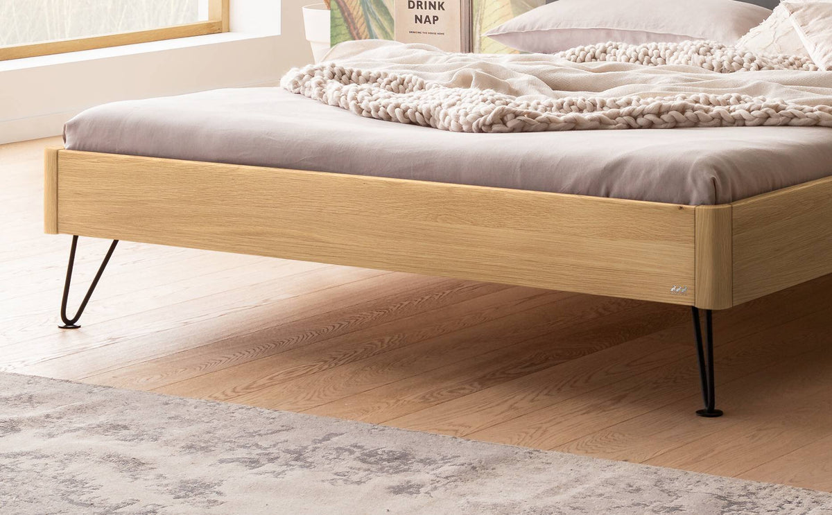 Hasena Lugano Massivholzbett mit Polsterkopfteil – 180 x 200 cm, Eiche bright, geölt, 841-Pace grey